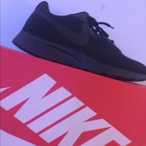 Triple black nike tanjun’s
